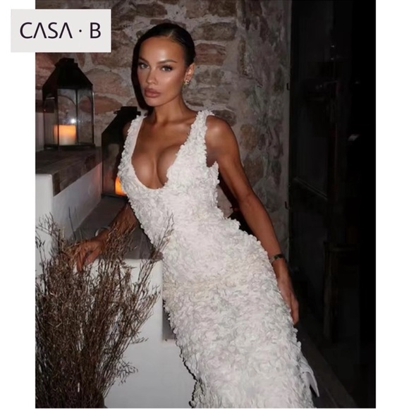 NEW💫 CASA B| “ Dreaming in Rose” 3D Floral Appliqué Ivory Plunge Neck Gown - Picture 1 of 7